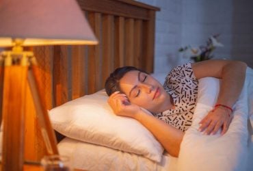 Почему люди, которые ложатся спать в 21:00, счастливее других: перечислены 9 причин