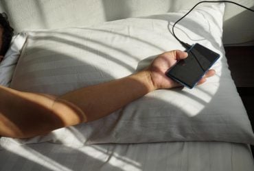 Нічна чи ранкова зарядка: що краще для здоров’я батареї смартфона