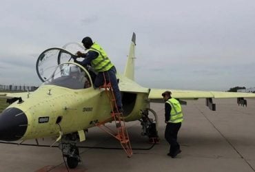 В Росії здійснив перший політ новий легкий винищувач Як-130М (фото)