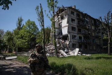 Бомбы Путина превращают украинский город-крепость в руины, – Bloomberg