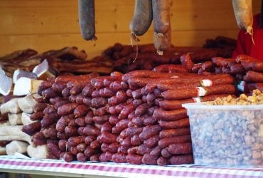Многие покупатели обходят стороной этот недорогой мясной продукт, а ведь он богат коллагеном