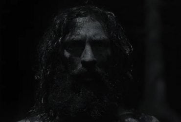 Аарон Тейлор-Джонсон обертається на звіра: вийшов перший трейлер "Вервольфа" Роберта Еґґерса
