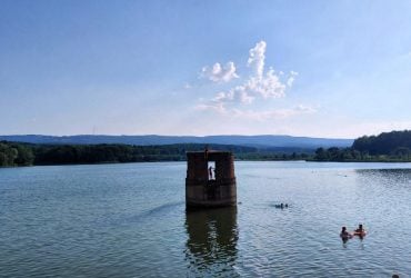 Жара не спадает: во Львовской области люди спасаются от перегрева на водоемах (фоторепортаж)