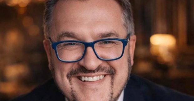 співак засвітив нову обраницю