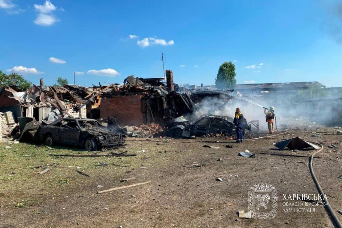 Росіяни посеред дня вдарили КАБами по Харкову: є загиблий та багато постраждалих Росіяни посеред дня вдарили КАБами по Харкову: є загиблий та багато постраждалих