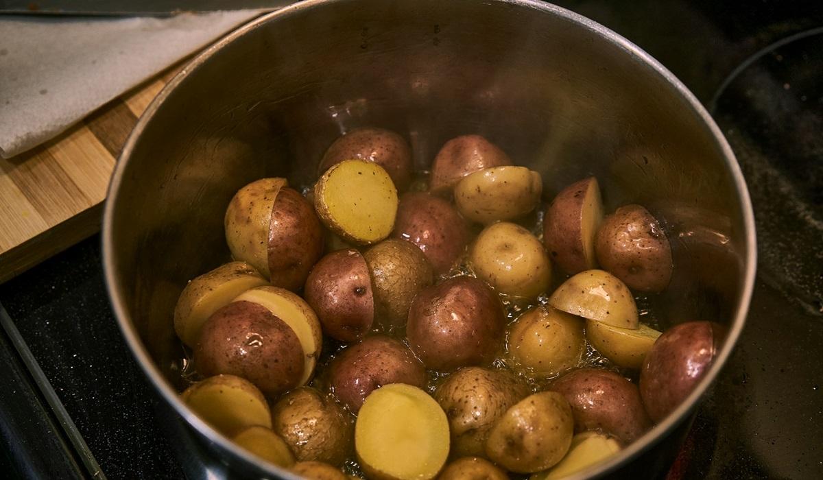 Как сделать вареную картошку намного вкуснее: повара раскрыли простой секрет Как сделать вареную картошку намного вкуснее: повара раскрыли простой секрет