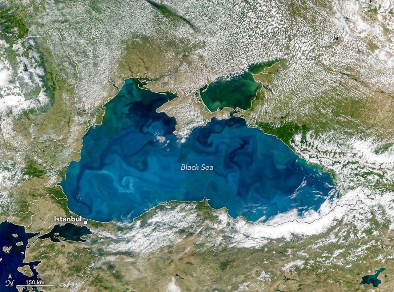 Супутник NASA зафіксував у Чорному морі велетенські бірюзові вири: звідки вони взялись