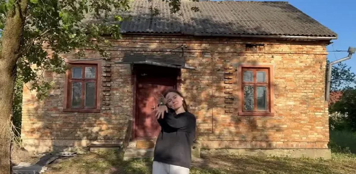 Подружжя купило старий будинок у селі та розповіло, як уже 3 роки його облаштує Подружжя купило старий будинок у селі та розповіло, як уже 3 роки його облаштує