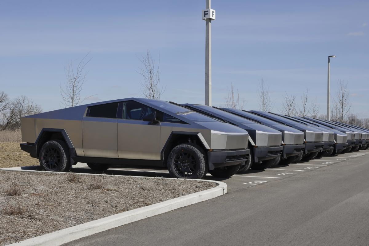 Фанат Tesla приїхав до Техасу та побачив несподівану картину біля заводу SpaceX Фанат Tesla приїхав до Техасу та побачив несподівану картину біля заводу SpaceX