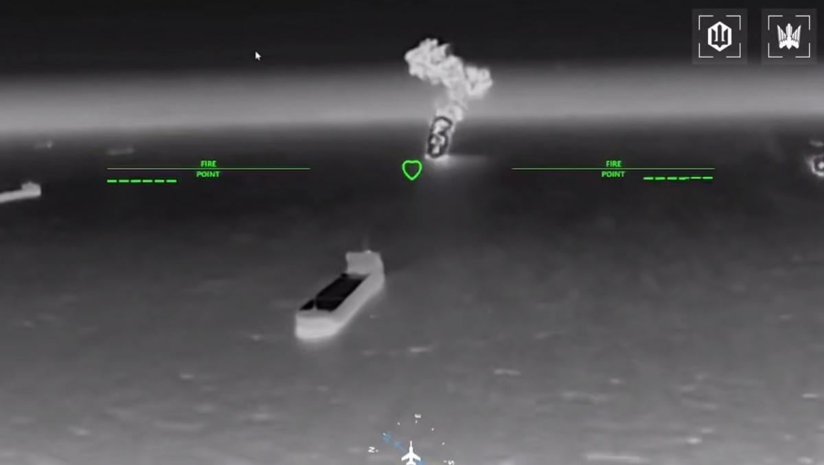 ВСУ за ночь поразили 8 танкеров теневого флота РФ в Азовском море, – Мадьяр (видео) ВСУ за ночь поразили 8 танкеров теневого флота РФ в Азовском море, – Мадьяр (видео)