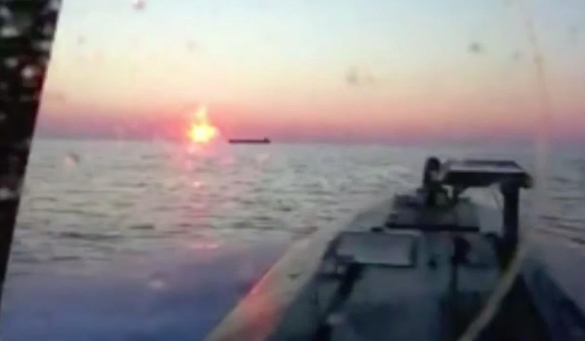 Морський дрон СБУ уразив танкер 'тіньового флоту' Росії біля Криму Морський дрон СБУ уразив танкер 'тіньового флоту' Росії біля Криму