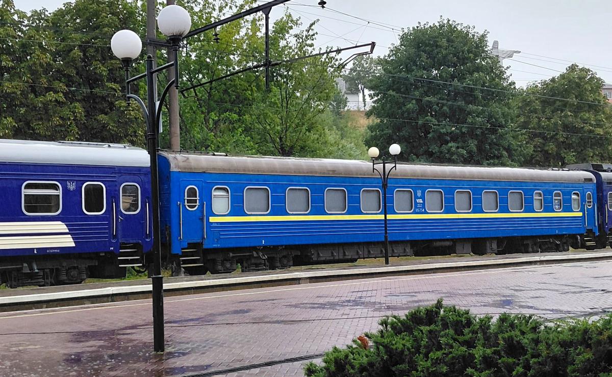 Після нічної атаки РФ на Київ 'Укрзалізниця' змінила маршрути низки потягів Після нічної атаки РФ на Київ 'Укрзалізниця' змінила маршрути низки потягів