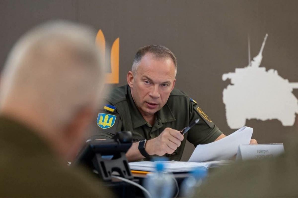 Кількість напрямків, де наступає РФ, скоротилася вдвічі: Сирський про ситуацію на фронті Кількість напрямків, де наступає РФ, скоротилася вдвічі: Сирський про ситуацію на фронті