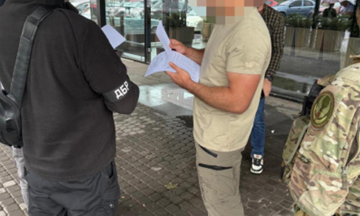 Скандал у 'Скелі': затримали військового, якого підозрюють у побитті капелана і підполковника Скандал у 'Скелі': затримали військового, якого підозрюють у побитті капелана і підполковника