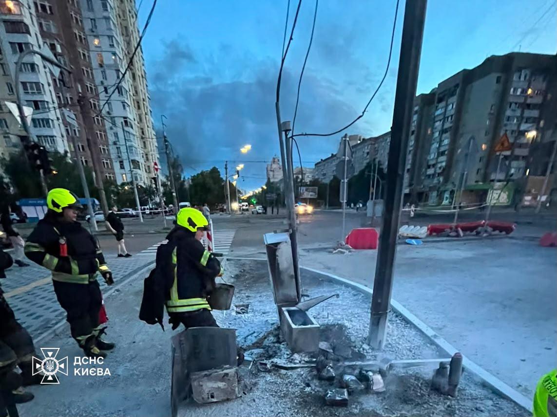 Армія РФ завдала удару по Києву: відомо про 10 постраждалих, серед яких дитина (фото) Армія РФ завдала удару по Києву: відомо про 10 постраждалих, серед яких дитина (фото)