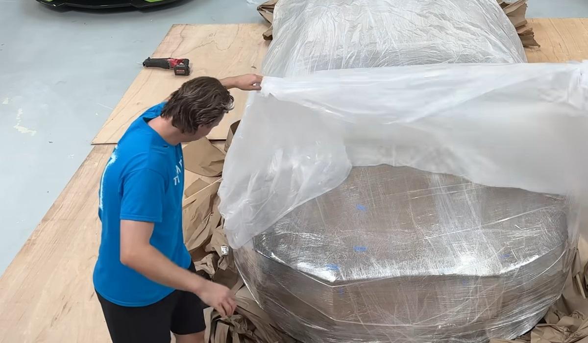 Чоловік замовив Bugatti з Китаю за 30 тисяч доларів: після розпакування він розсміявся Чоловік замовив Bugatti з Китаю за 30 тисяч доларів: після розпакування він розсміявся
