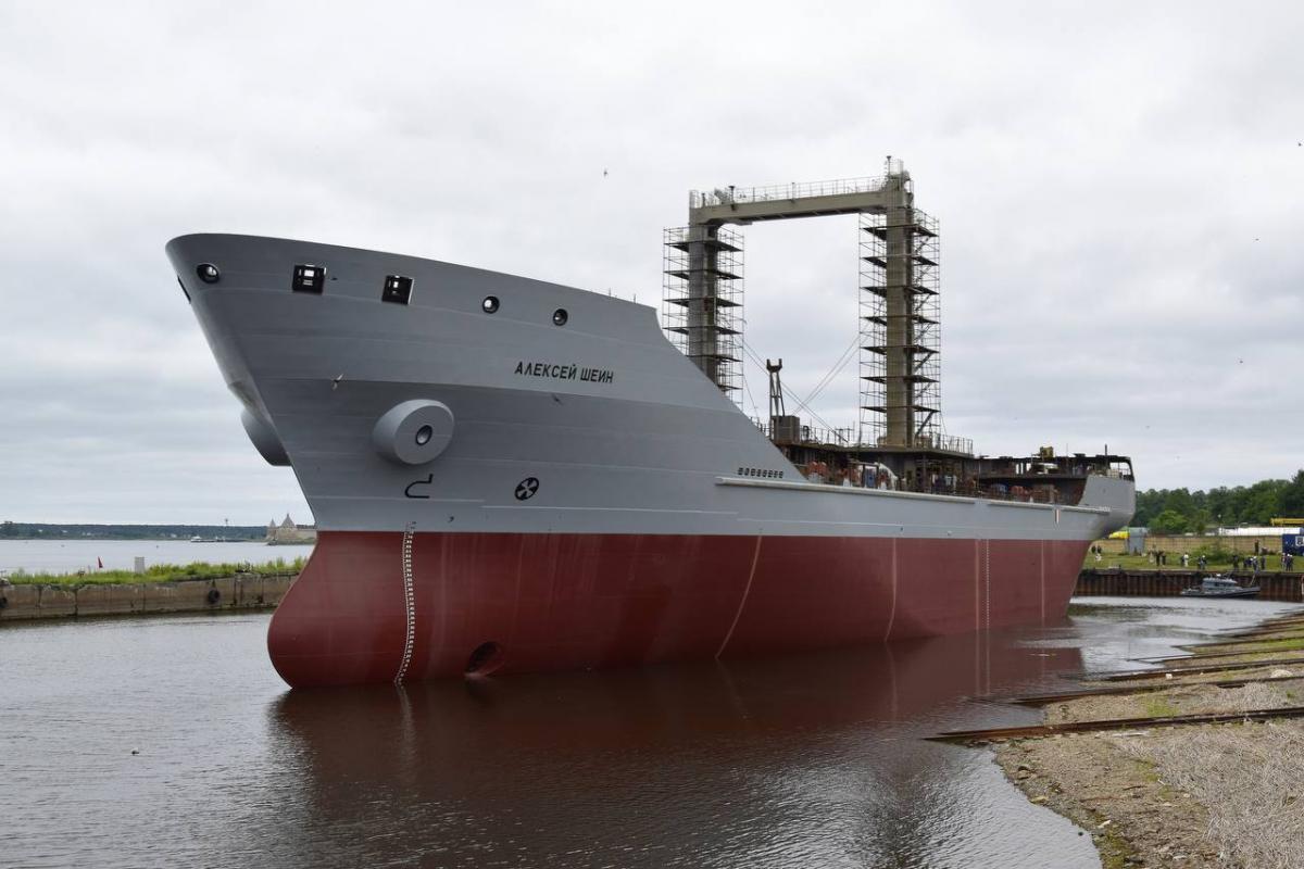 Росія спустила на воду новий танкер для свого військово-морського флоту (фото) Росія спустила на воду новий танкер для свого військово-морського флоту (фото)