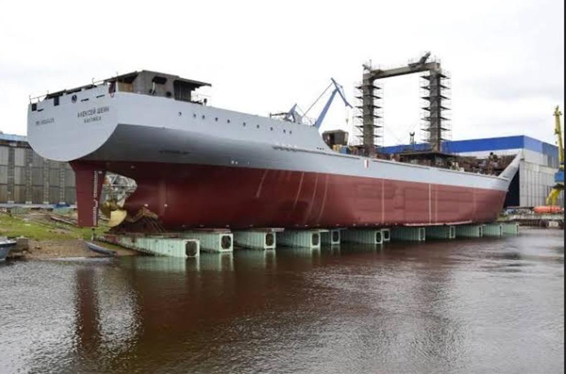 Росія спустила на воду новий танкер для свого військово-морського флоту (фото) Росія спустила на воду новий танкер для свого військово-морського флоту (фото)