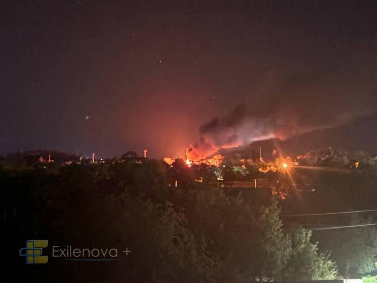 В Энгельсе Саратовской области после атаки дронов загорелся военный аэродром (видео) В Энгельсе Саратовской области после атаки дронов загорелся военный аэродром (видео)
