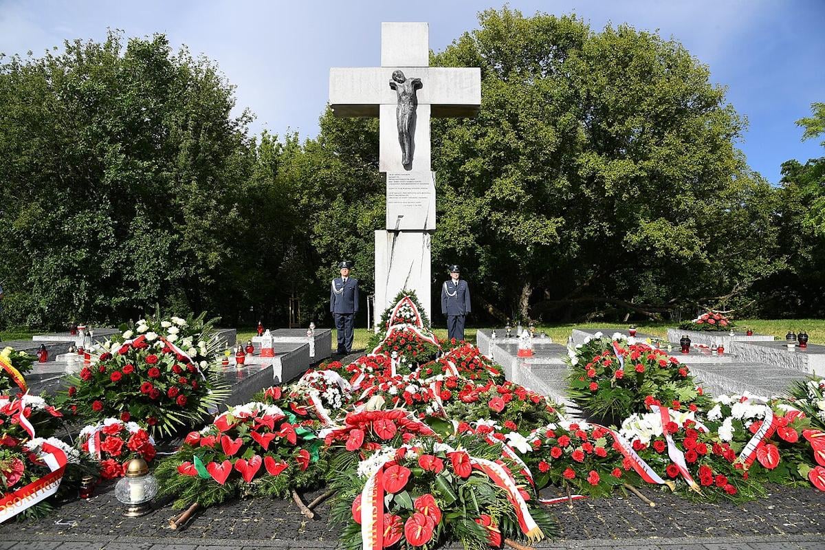 Польша обвинила украинца в вандализме мемориалов жертв Волынской трагедии Польша обвинила украинца в вандализме мемориалов жертв Волынской трагедии