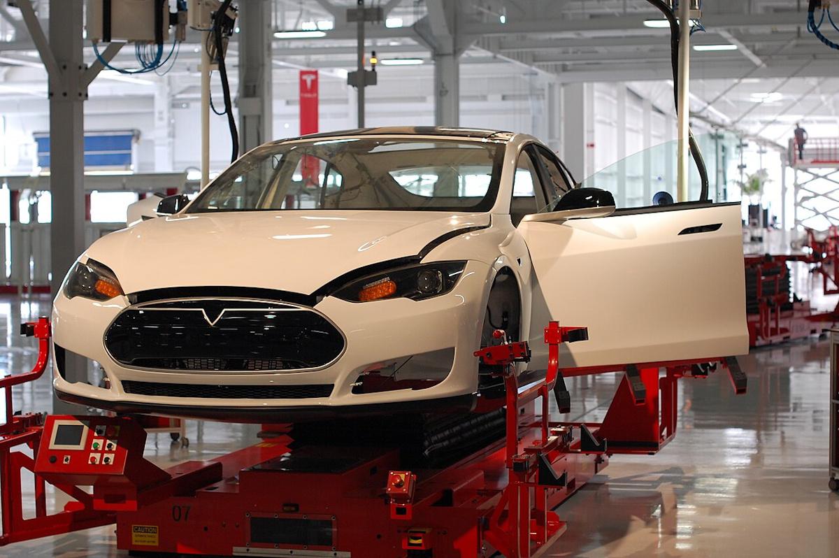 Tesla знесла свою найстарішу фабрику за 46 днів: що буде на її місці тепер Tesla знесла свою найстарішу фабрику за 46 днів: що буде на її місці тепер
