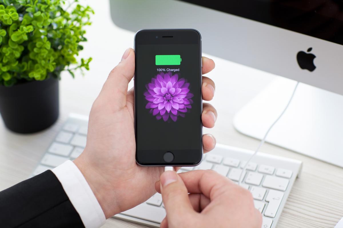 4 головні помилки під час зарядки iPhone, які вбивають ваш акумулятор 4 головні помилки під час зарядки iPhone, які вбивають ваш акумулятор