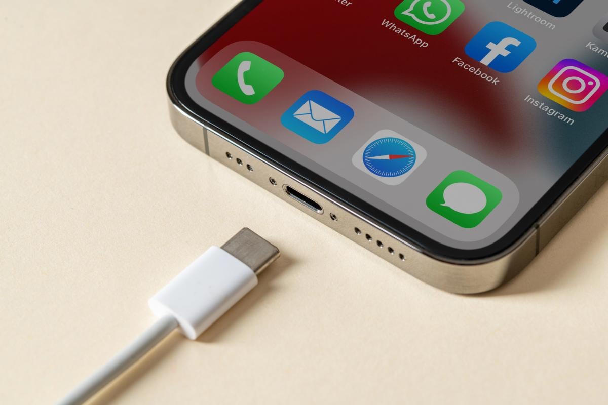 4 головні помилки під час зарядки iPhone, які вбивають ваш акумулятор 4 головні помилки під час зарядки iPhone, які вбивають ваш акумулятор