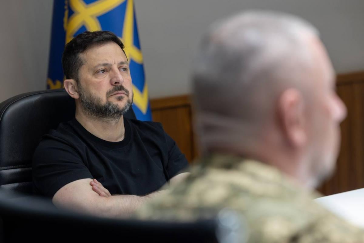 Зеленський поговорив з вищим військовим керівництвом ЗСУ: про що йшлося Зеленський поговорив з вищим військовим керівництвом ЗСУ: про що йшлося