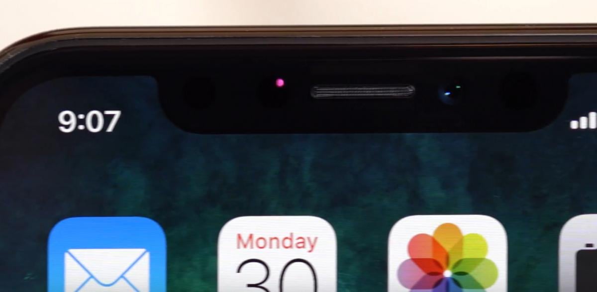 Почему на экране iPhone мигает красный огонек: ответ оказался простым Почему на экране iPhone мигает красный огонек: ответ оказался простым