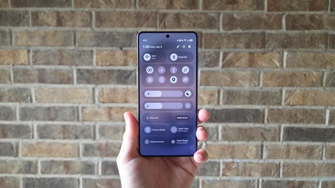 У смартфонах Samsung знайшли функцію, яка витрачає заряд навіть у режимі очікування У смартфонах Samsung знайшли функцію, яка витрачає заряд навіть у режимі очікування