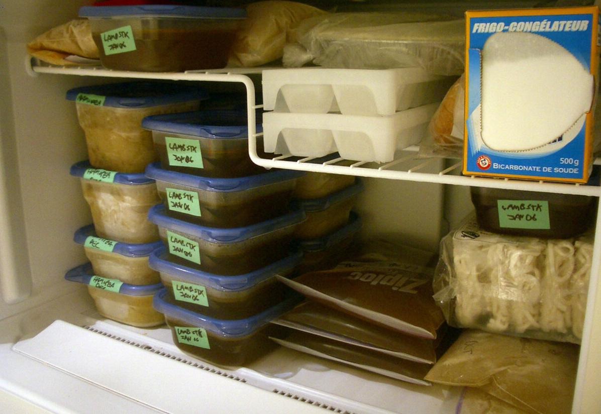 4 продукти, які ніколи не варто зберігати у морозильній камері: де їх краще зберігати 4 продукти, які ніколи не варто зберігати у морозильній камері: де їх краще зберігати