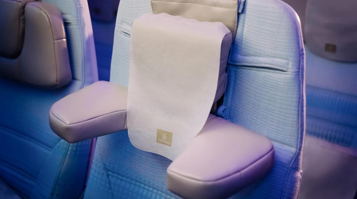Авиакомпания Emirates внедряет новые подголовники для пассажиров эконом-класса, - СМИ