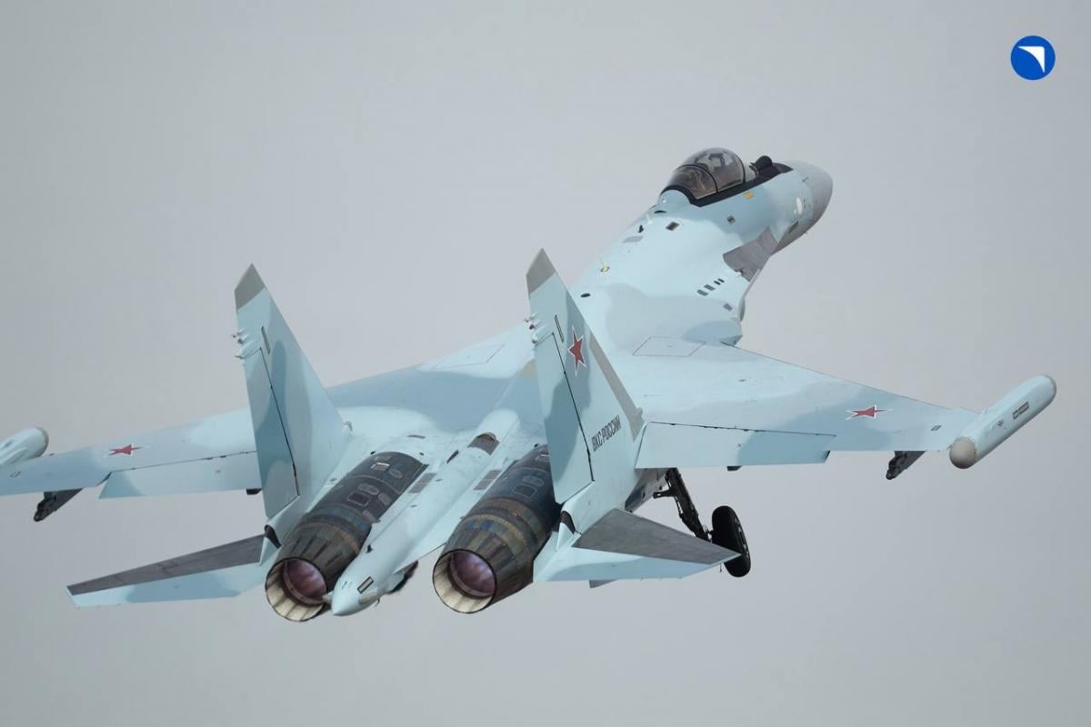 Швед над Полтавою. Gripen E проти Су-35C - хто кого переграє та знищить Швед над Полтавою. Gripen E проти Су-35C - хто кого переграє та знищить