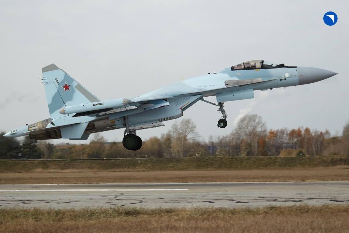 Швед над Полтавою. Gripen E проти Су-35C - хто кого переграє та знищить Швед над Полтавою. Gripen E проти Су-35C - хто кого переграє та знищить