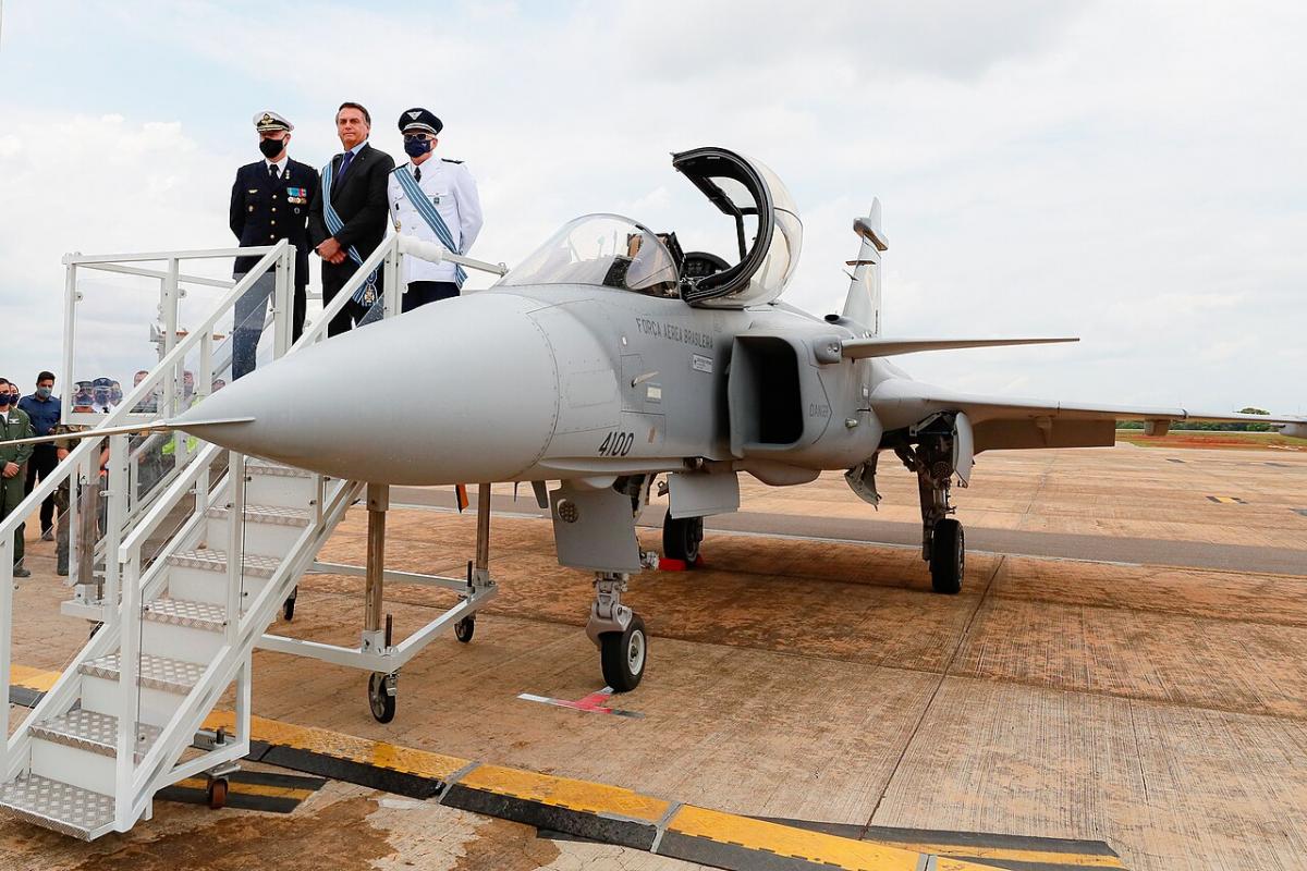 Швед над Полтавою. Gripen E проти Су-35C - хто кого переграє та знищить Швед над Полтавою. Gripen E проти Су-35C - хто кого переграє та знищить