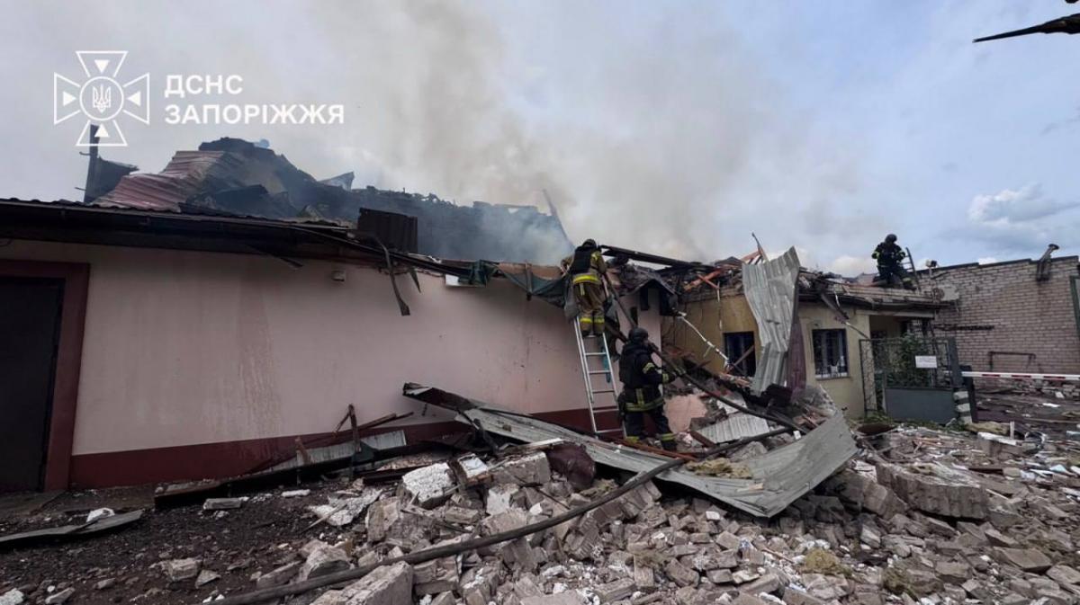 Росіяни КАБами атакували Запоріжжя: є загибла, багато поранених Росіяни КАБами атакували Запоріжжя: є загибла, багато поранених
