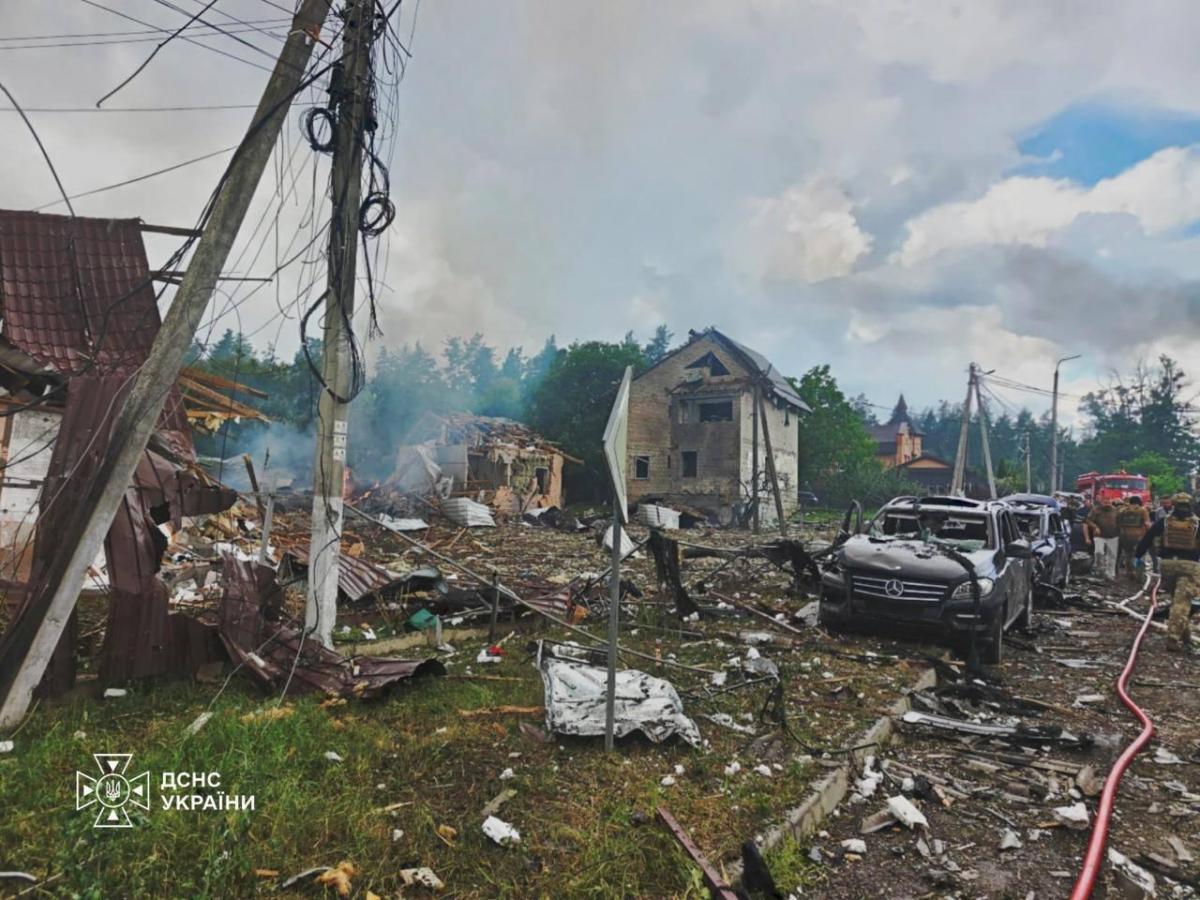 'Розриває на молекули': журналістка розкрила страшні подробиці удару по виставці на Київщині 'Розриває на молекули': журналістка розкрила страшні подробиці удару по виставці на Київщині