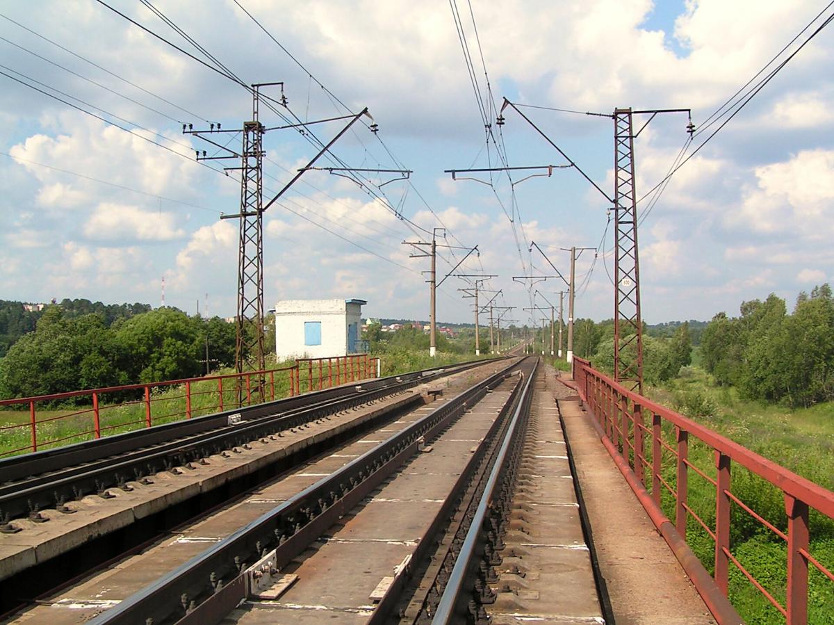 Навіщо на залізничних мостах подвійні рейки