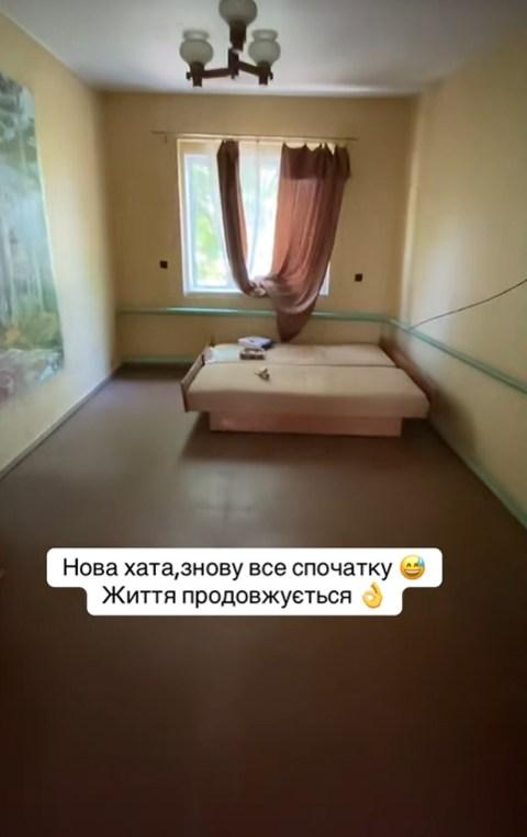 'Думала, що так люди вже не живуть': переселенка з Херсонщини показала свою хату 'Думала, що так люди вже не живуть': переселенка з Херсонщини показала свою хату