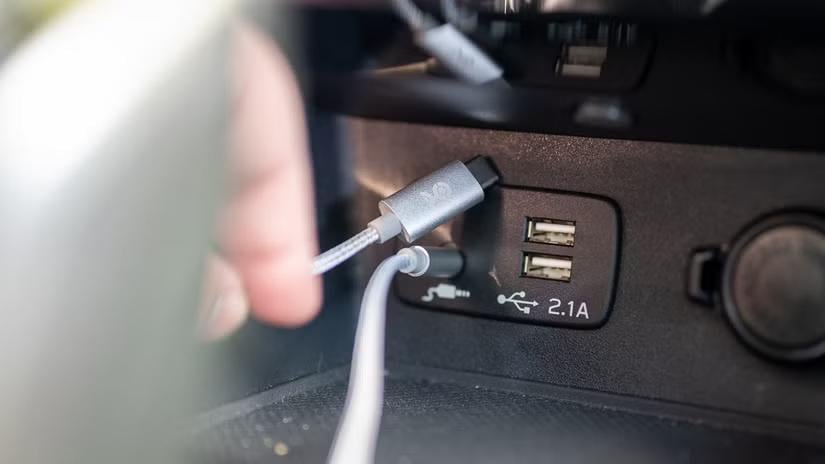 Майже всі водії неправильно заряджають смартфон в автомобілі – ось у чому помилка Майже всі водії неправильно заряджають смартфон в автомобілі – ось у чому помилка