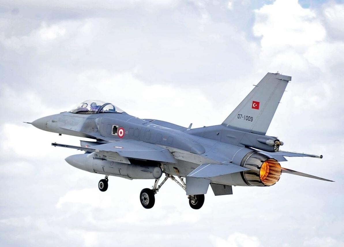 Туреччина відправила винищувачі F-16 до кордонів РФ