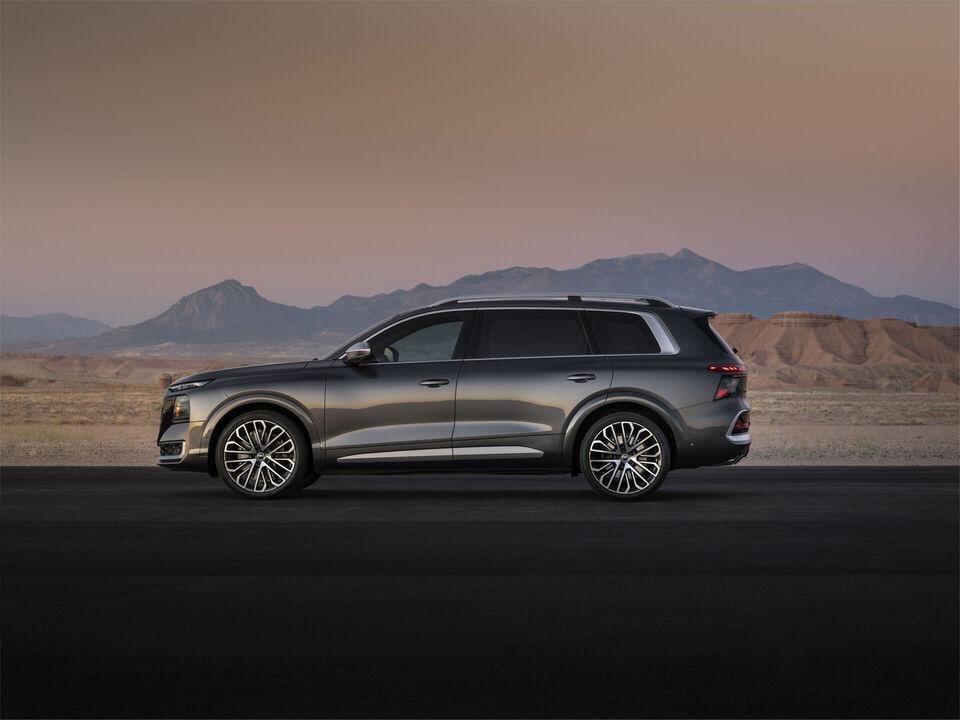 Audi представила найбільший кросовер в історії бренду: оприлюднено ефектні фото авто Audi представила найбільший кросовер в історії бренду: оприлюднено ефектні фото авто