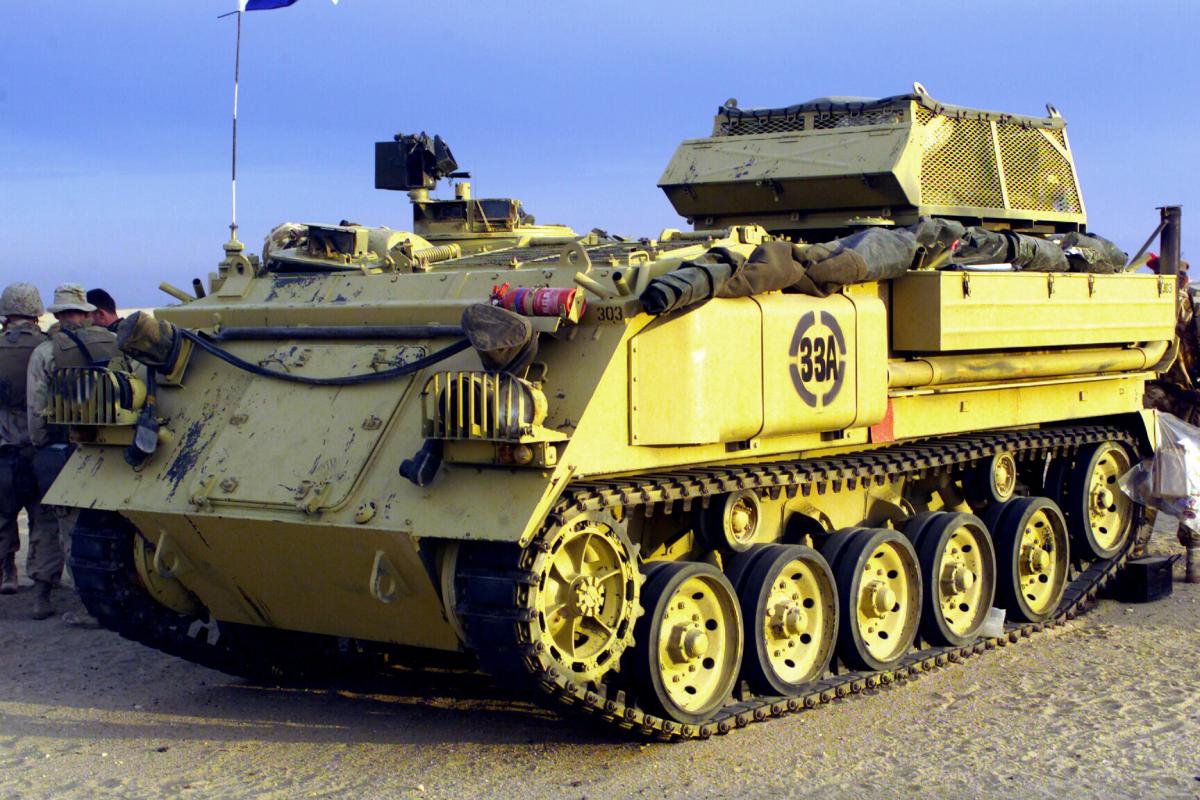 П'яні британські солдати викрали 15-тонний танк і роздавили машини товаришів по службі (відео) П'яні британські солдати викрали 15-тонний танк і роздавили машини товаришів по службі (відео)