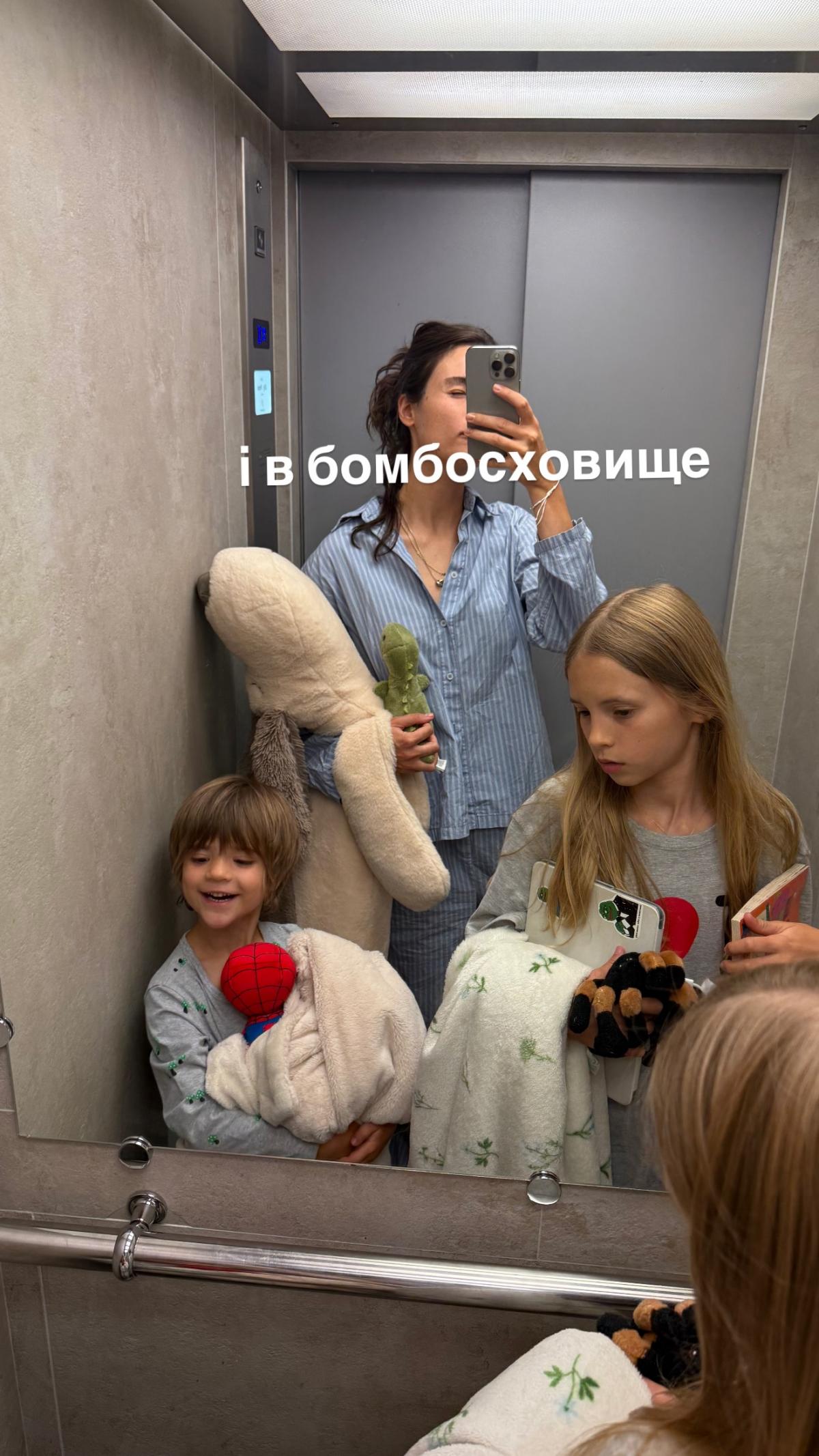 'Ваня у кайфі': Кацуріна показала, як ночувала з дітьми у бомбосховищі (фото) 'Ваня у кайфі': Кацуріна показала, як ночувала з дітьми у бомбосховищі (фото)