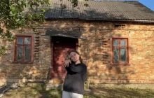 Подружжя купило стару хату в селі та поділилось, як уже 3 роки її облаштує