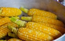 Кукурудза нашвидкуруч за 5 хвилин: як приготувати без плити та духовки