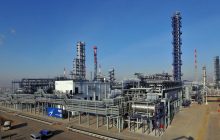 Найбільший НПЗ Росії призупинив роботу після української атаки, - Reuters