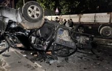 У Львові під час масової сутички перекинули автомобіль групи оповіщення ТЦК