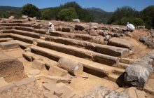 Археологи нашли горшок с золотыми монетами, зарытый 2500 лет назад (фото)