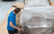 Мужчина заказал Bugatti из Китая за 30 тысяч долларов: после распаковки он рассмеялся